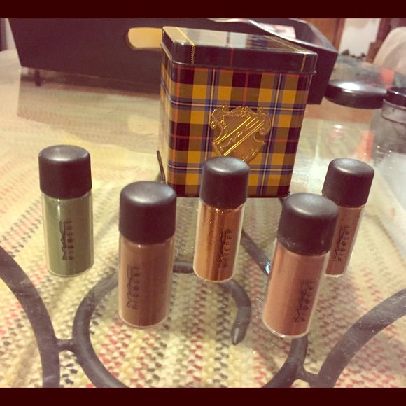 MAC pigments