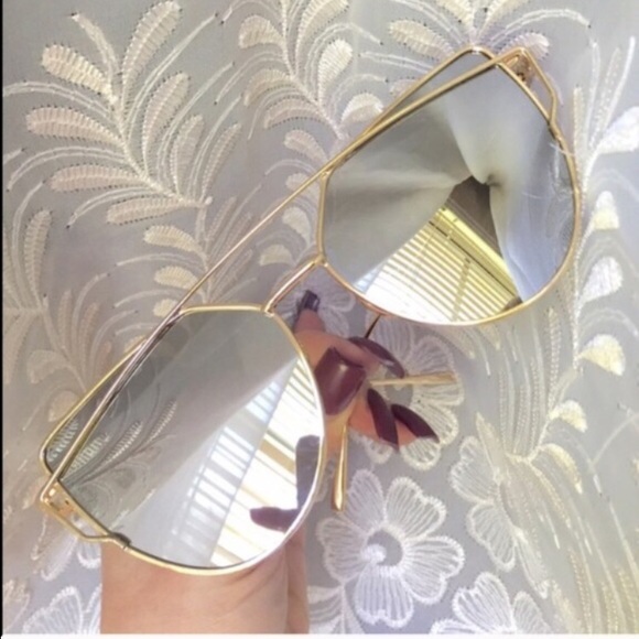 CASE INCLUDED Silver Mirror Lens W Gold Cross Wire - Picture 2 of 4