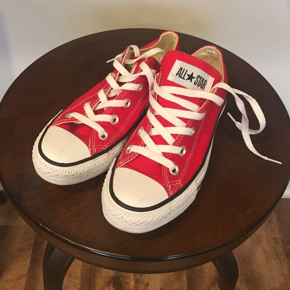 LIKE NEW RED CONVERSE- size 6 women/size 4 men