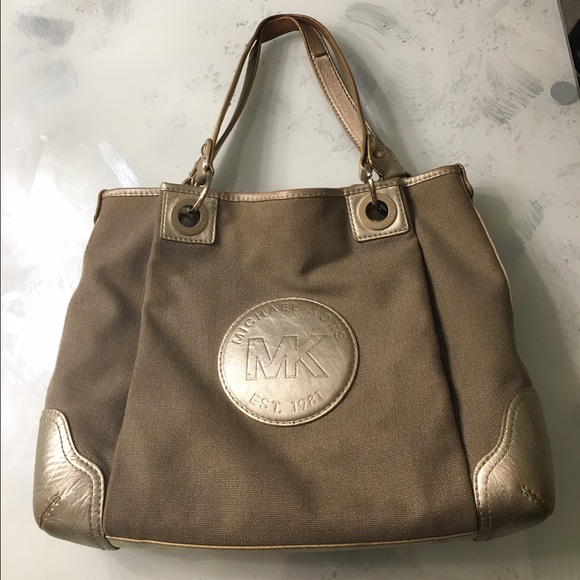 Michael Kors canvas shoulder bag! 👜