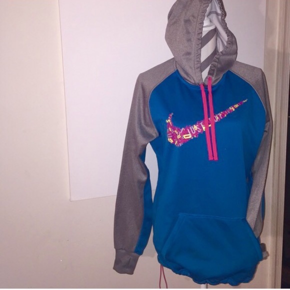 Nike Sweaters - Nike hood