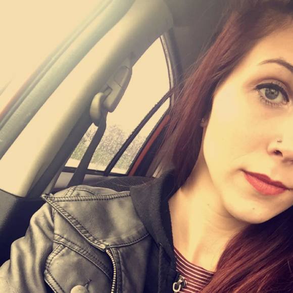 Meet your Posher, Courtney - Picture 1 of 1