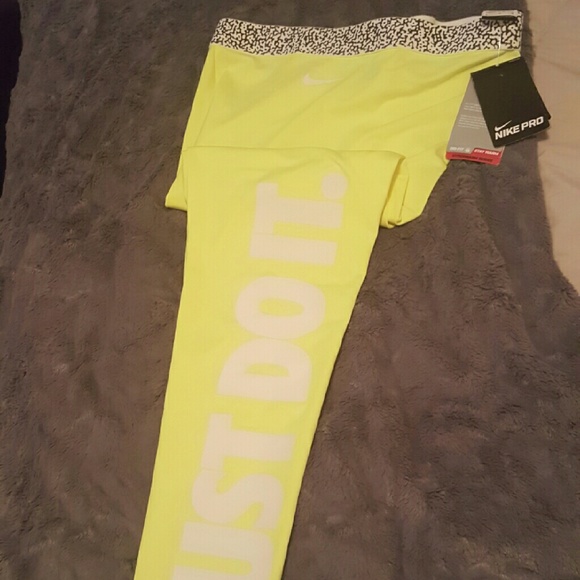 Brand NWT never worn  NIKE FITNESS GEAR