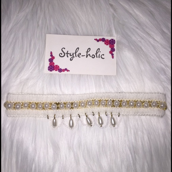 White pearl Chocker