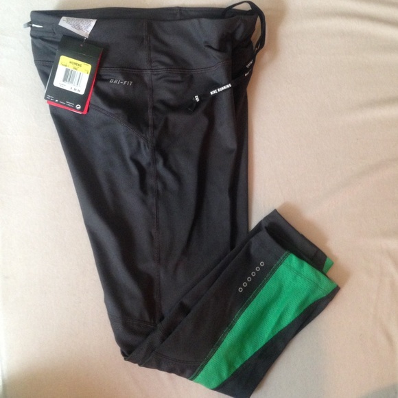 Nike NWT Capri leggings, S