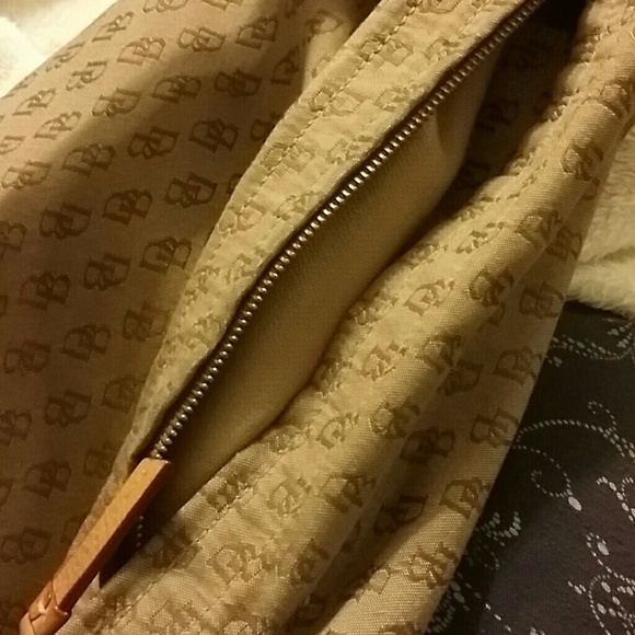 Purse - Picture 1 of 4