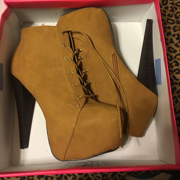 Tan, chunky heel booties!
