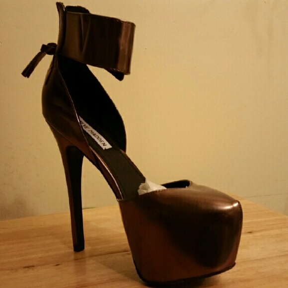 Shoes - Picture 1 of 2