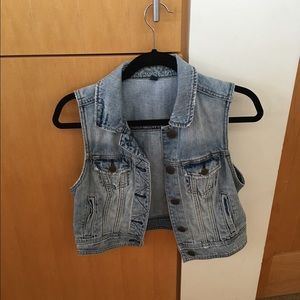 American Eagle light wash denim vest