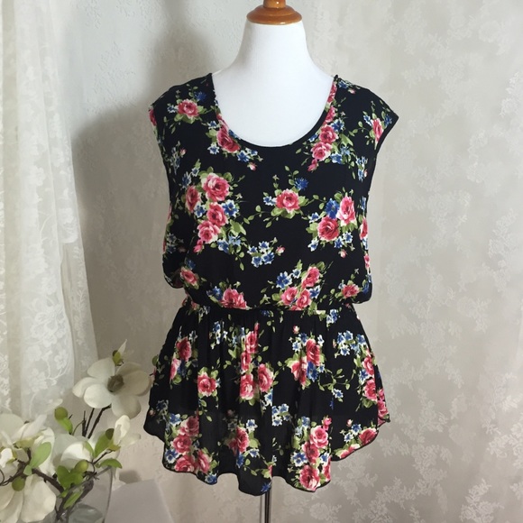 Black camisole with pink flowers. - Picture 2 of 4