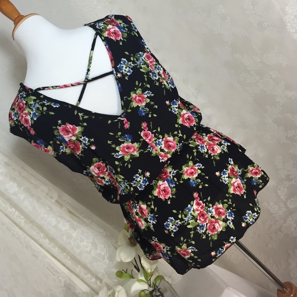 Black camisole with pink flowers. - Picture 4 of 4