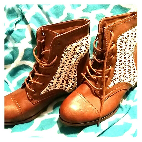 Lace boots !