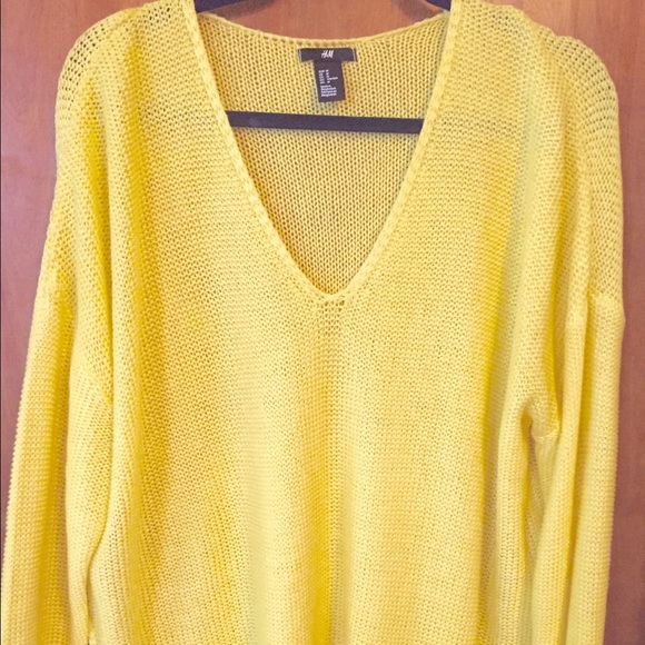 Yellow oversized knitted sweater