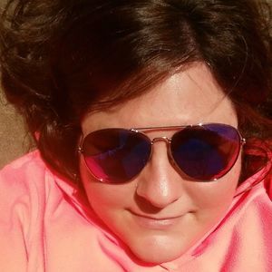 Meet your Posher, Gena