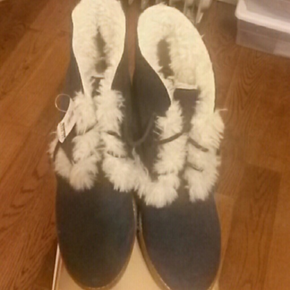 Blue suede fur Gap booties