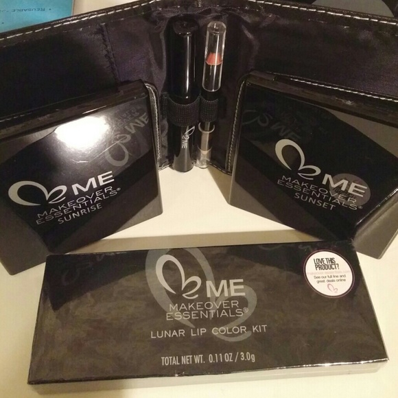 Me Makeover Essentials Portfolio Kit - Picture 2 of 4