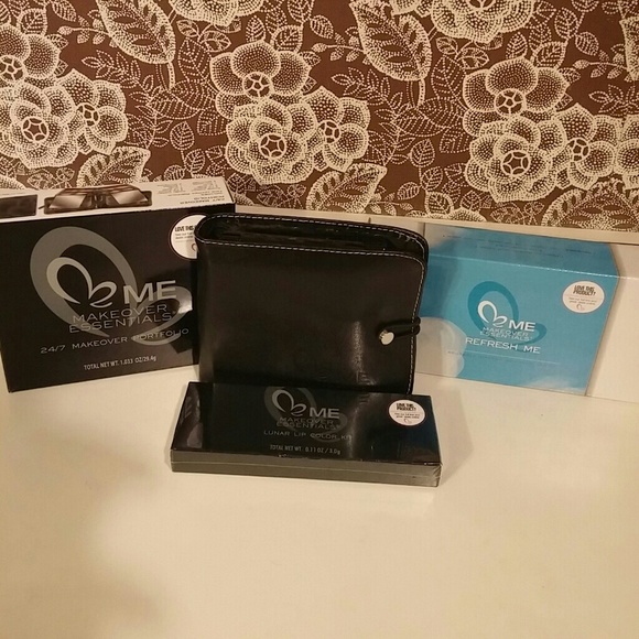 Me Makeover Essentials Portfolio Kit - Picture 4 of 4