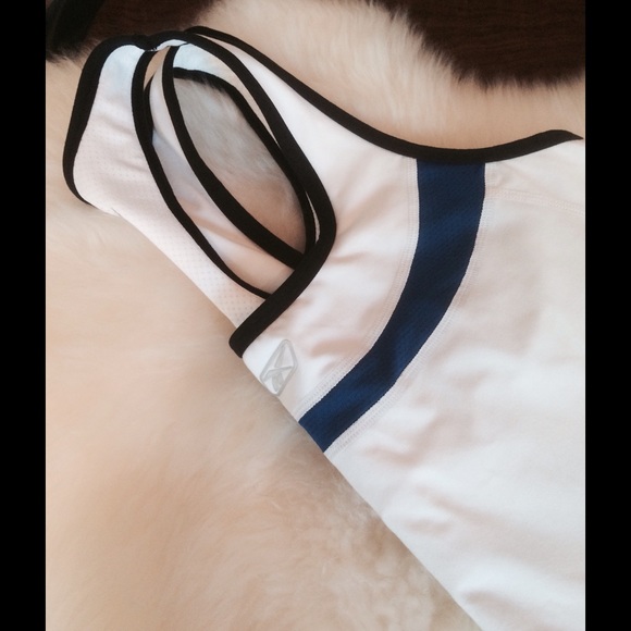 Reebok Racerback Exercise Top NWOT - Picture 4 of 4