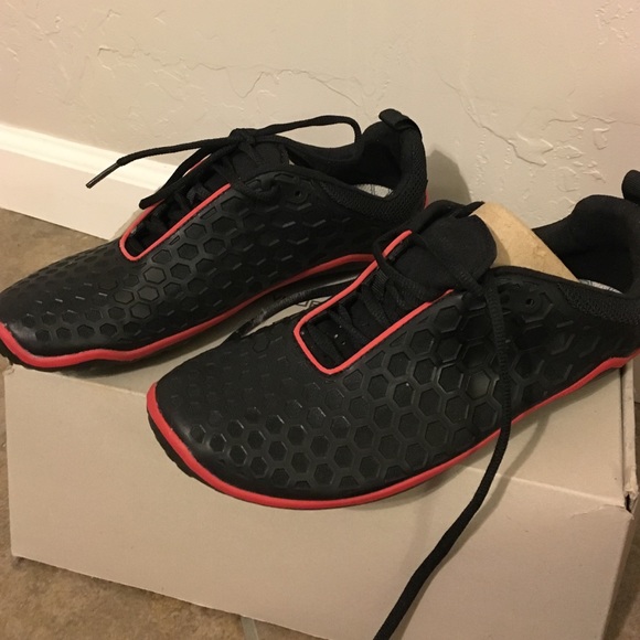 Brand New (NWOT) 9.0 Evo L (Vivobarefoot)