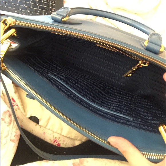 Prada Saffiano Lux Double Zip handbag - Picture 2 of 3