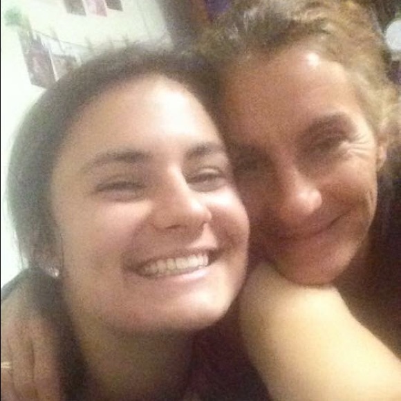 Meet your posher💁🏼 - Picture 2 of 4