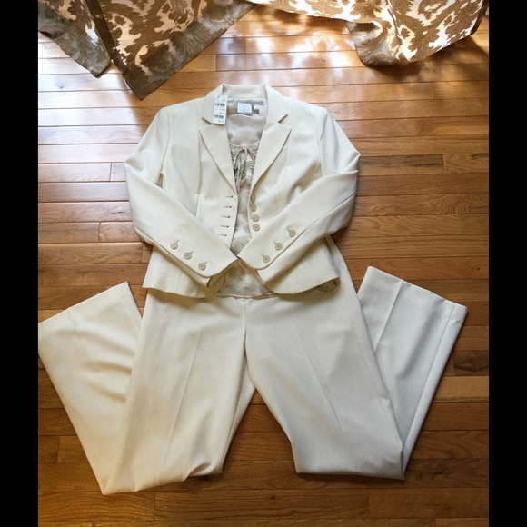 Cream pants suit with sleeveless blouse