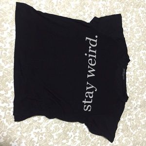 Cropped t-shirt with upside down "stay weird"