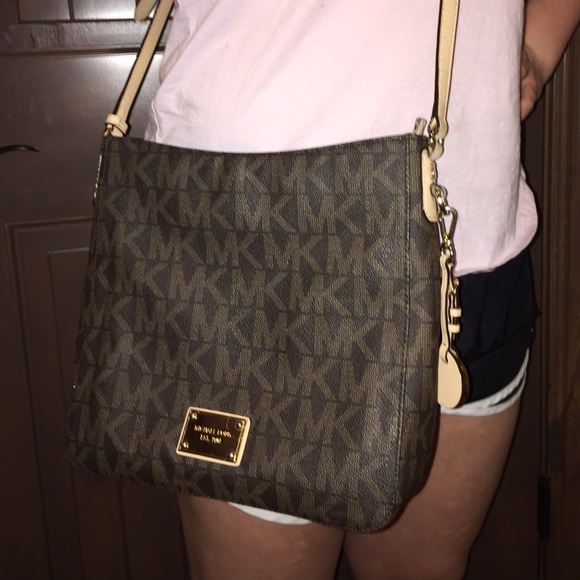 Michael Kors Handbags - Michael Kors Crossbody Bag