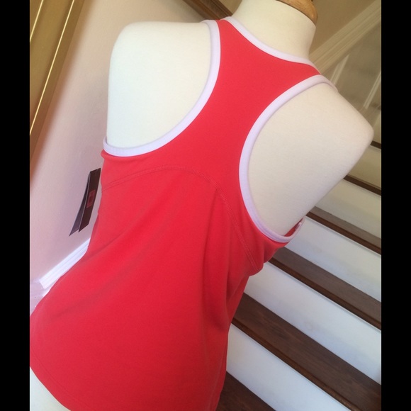 Reebok Racerback Exercise Top NWT - Picture 2 of 4