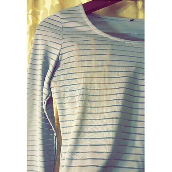 💙CLEARANCE💙 Baby Blue & Mesh Crop Top - Picture 3 of 3