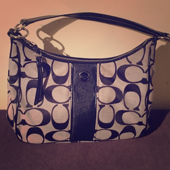 SALE!!!!cCoach Hobo Shoulder bag Blk & Grey.