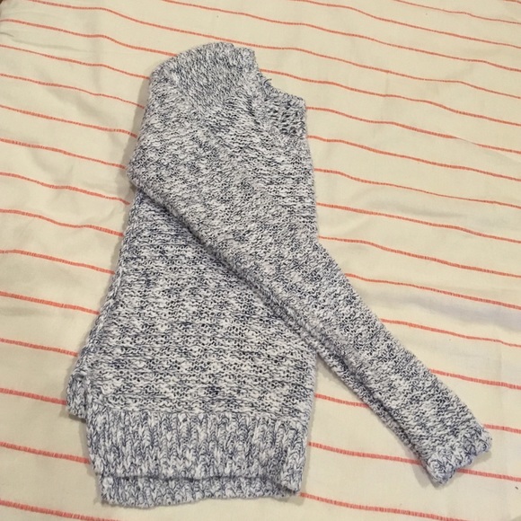 ❤️SOLD❤️Abercrombie crop sweater