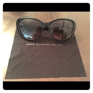 💫 Black Cat Eye Marc Jacobs sunglasses