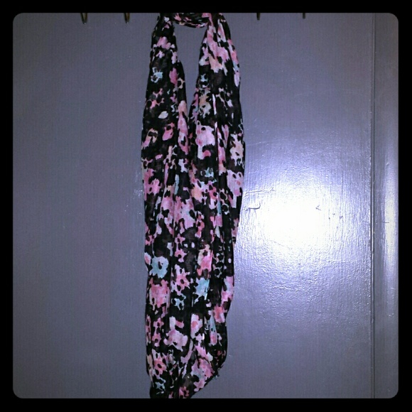 Scarf - Picture 1 of 2