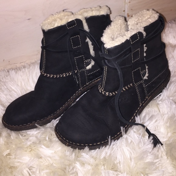 NWOT Outdoor Ugg Boots