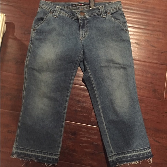 DKNY JEANS~ ankle crop distressed ~ size 11