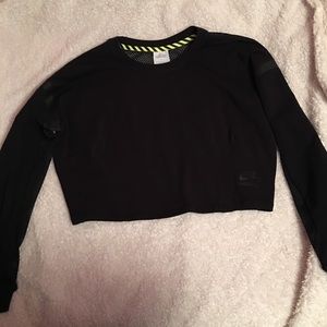 Nike 👟 track & field crop top