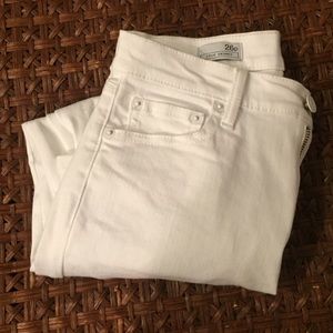 White GAP true skinny jeans 26p