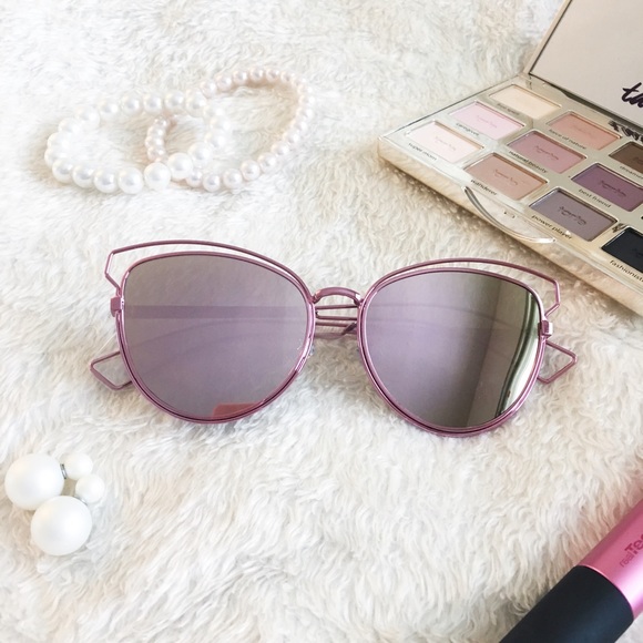 Pink Mirror Sunglasses 💗 - Picture 2 of 4