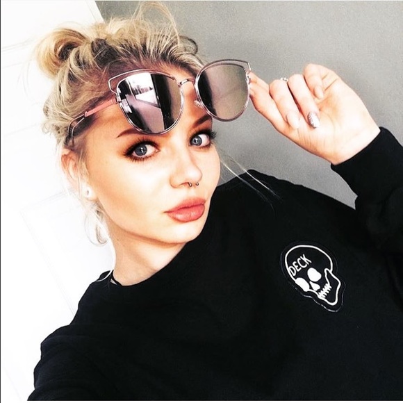 Pink Mirror Sunglasses 💗 - Picture 4 of 4