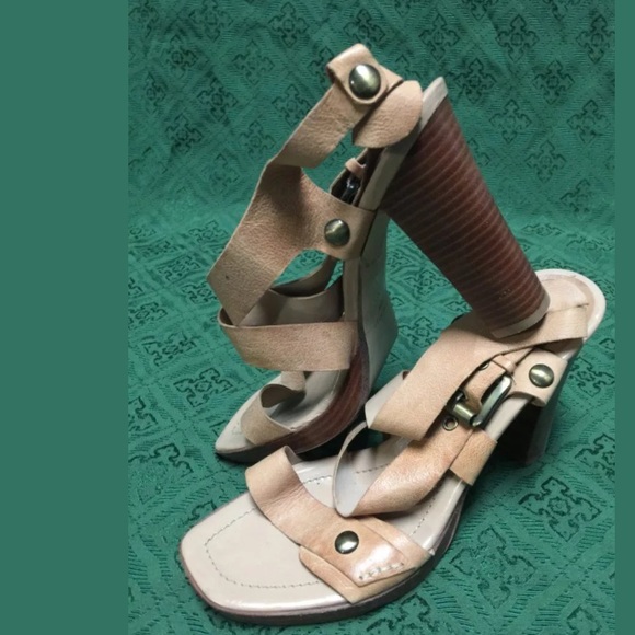Nine West honey tan brown shoes sandals 10.5M