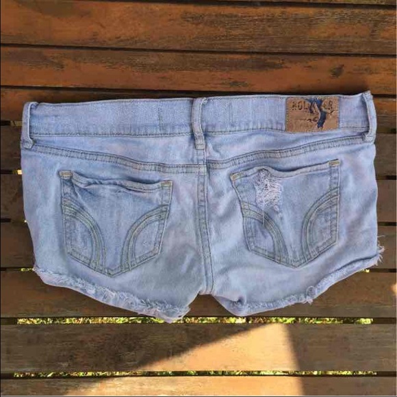 •SOLD ON Ⓜ•️Hollister distressed shorts size 5 - Picture 2 of 4