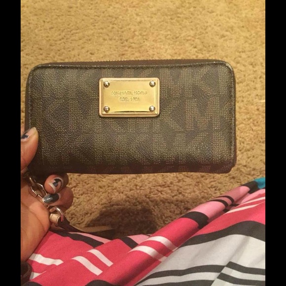 Authentic - Picture 3 of 4