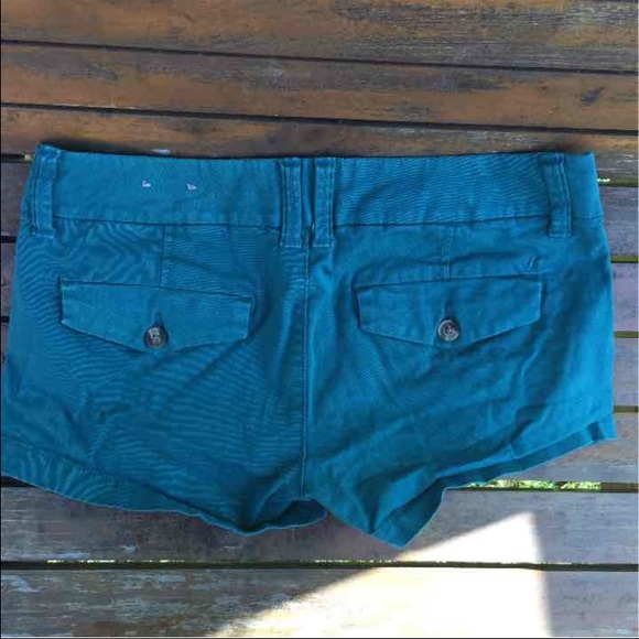 •SOLD ON Ⓜ️•American Eagle green shorts size 0 - Picture 2 of 4