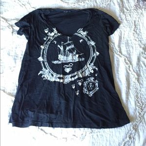 Short-sleeve black t-shirt