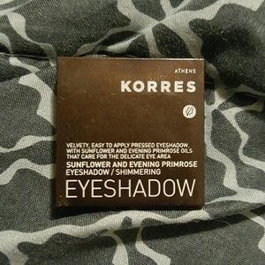 Korres shimmering eyeshadow