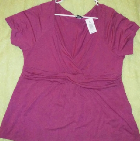 NWT Pink Torrid Front Twist V-neck Shirt