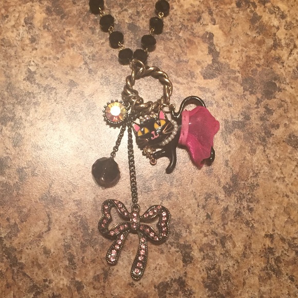Betsy Johnson necklace!!