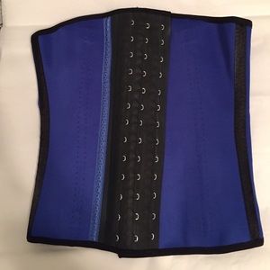 Ann Chery 3 Hook Sport Trainer