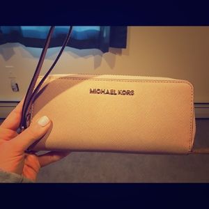 Michael Kors wallet/wristlet